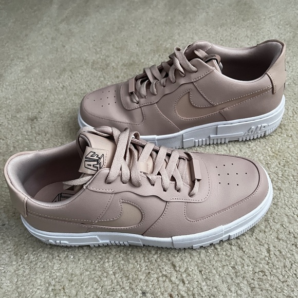Nike sneakers - Picture 1 of 3